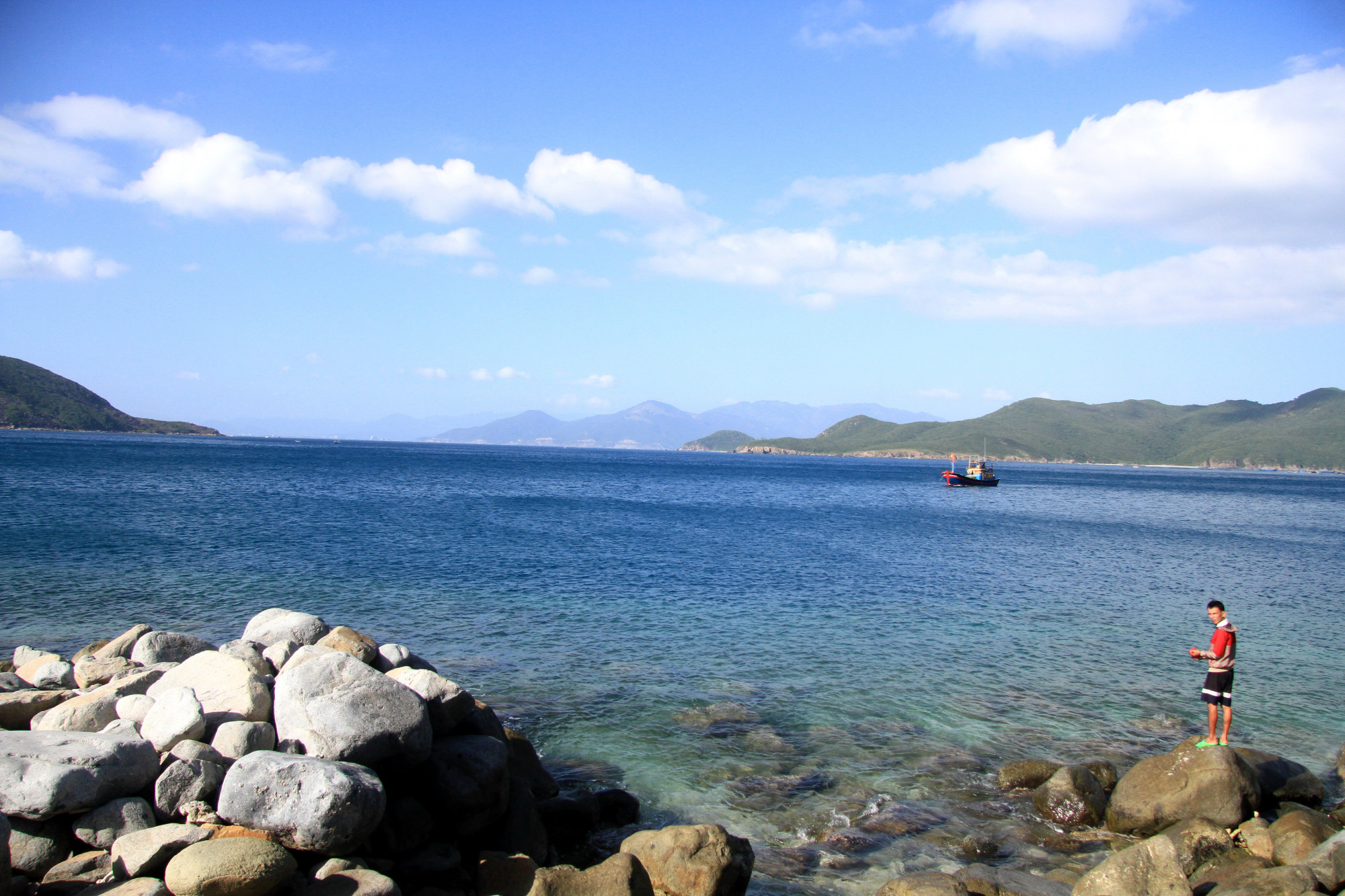 làng chài Bích Đầm bình dị, nơi mà chỉ có những điều bình yên, thơ mộng, nơi mà không phải du khách nào cũng từng đặt chân đến, kể cả người dân xứ biển Nha Trang