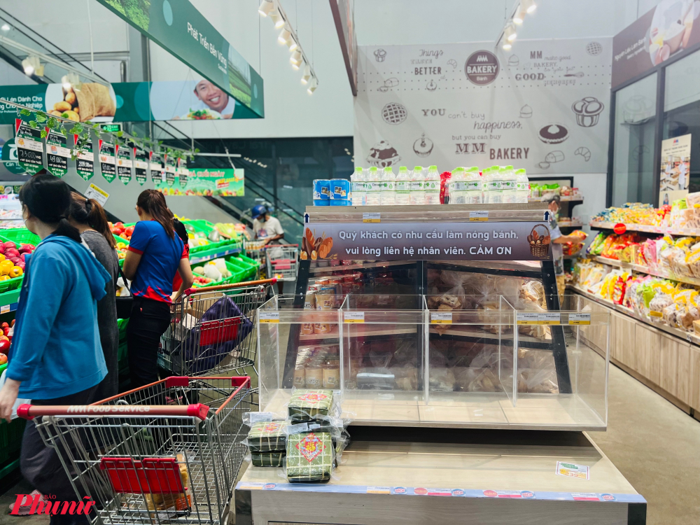 Tương tự, tại kệ bánh chưng trong siêu thị MM Mega market đường Kha Vạn Cân, TP Thủ Đứ