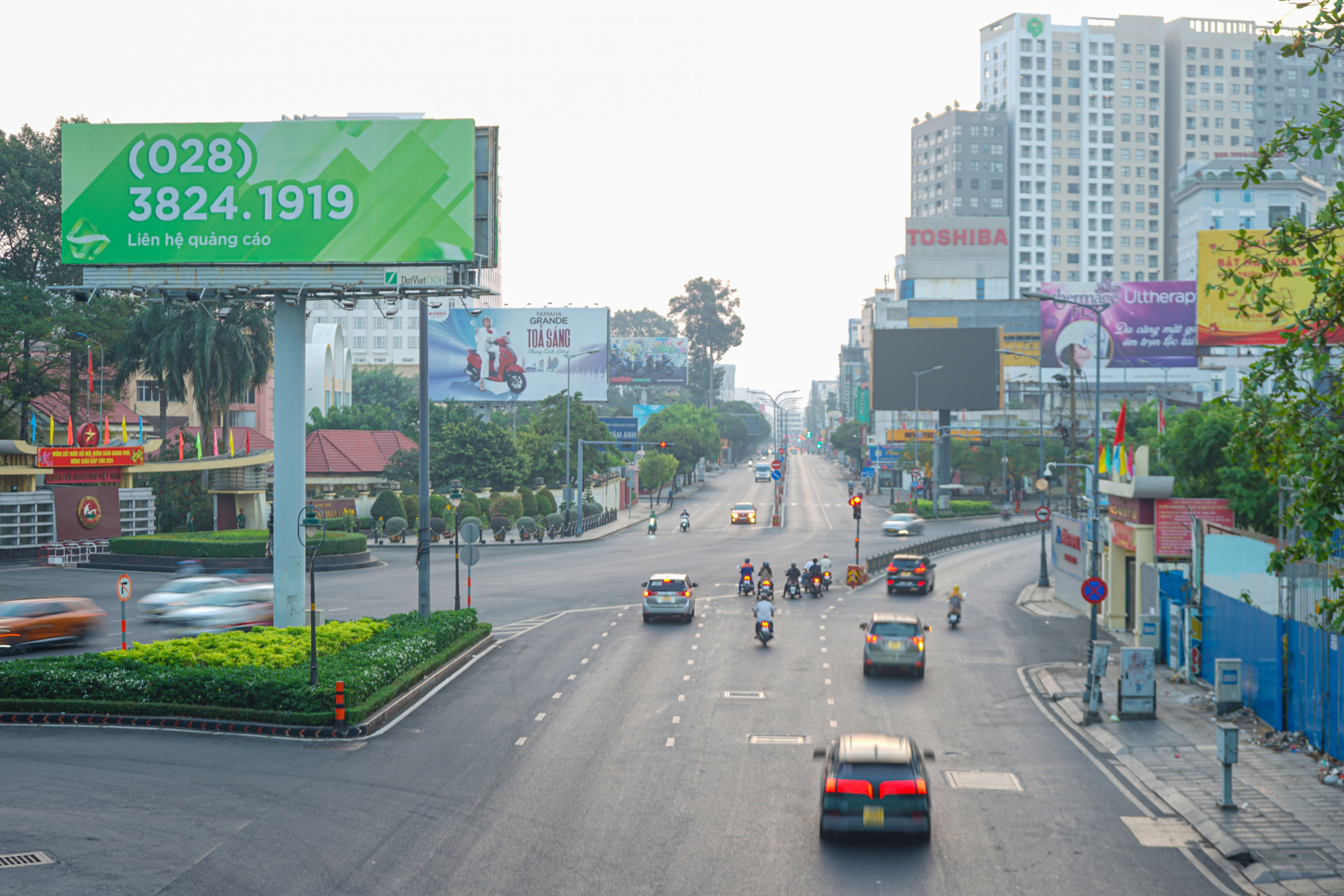 Tương tự, tại các trục đường Hoàng Văn Thụ, Nam Kỳ Khởi Nghĩa kết nối với sân bay Tân Sơn Nhất, mật độ giao thông ghi nhận tại đây lúc 7h cũng rất thông thoáng .