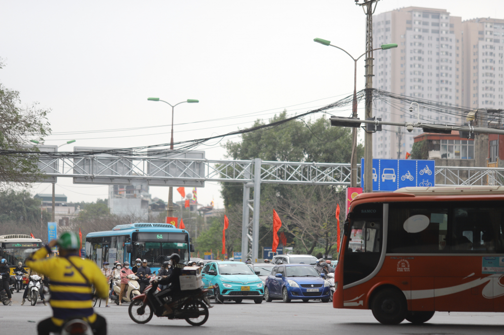 Ghi nhận lúc 14h ngày 14/2, khu vực qua bến xe nước Ngầm, cửa ngõ phía Nam Hà Nội không ùn tắc kéo dài.