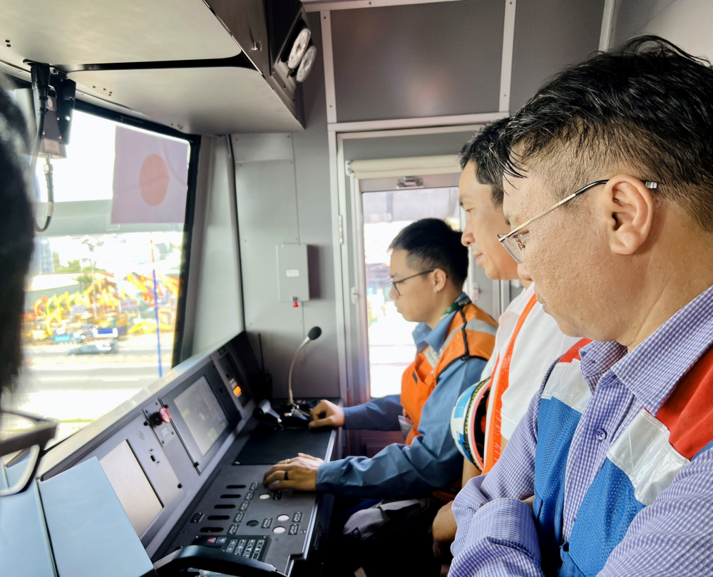 Việc đào tạo, huấn luyện đội ngũ nhân sự vận hành tuyến metro số 1 của TPHCM được đặc biệt chú trọng để đảm bảo phục vụ hành khách  an toàn, hiệu quả - ẢNH: PHẠM LUẬN