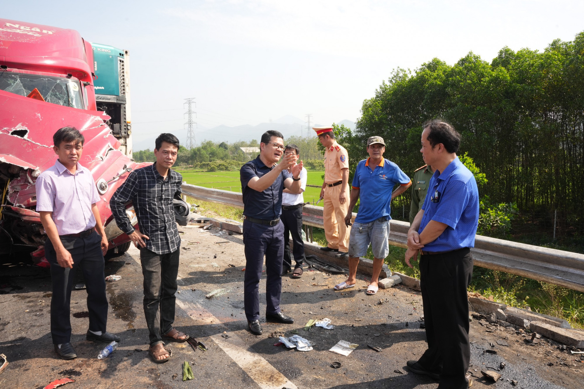 Hoàng Hải Minh đã đến hiện trường trực tiếp chỉ đạo công tác điều tra nguyên nhân vụ tai nạn 