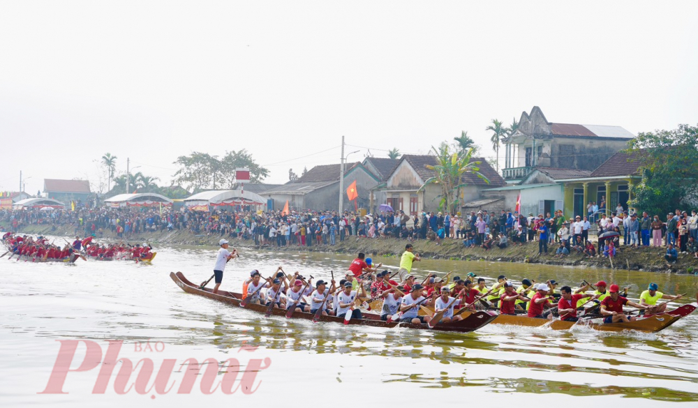 “Lần đầu tham dự, Dương Hòa còn thua sút nhiều về kinh nghiệm, kỹ thuật, nhân lực so với các đội đua còn lại nên một mặt chúng tôi xác định thi đấu trên tinh thần cống hiến, mặt khác, xem đây là dịp học hỏi kinh nghiệm để có những chuẩn bị tốt hơn, từ đó quyết tâm giành thành tích cao hơn ở những giải đấu tiếp theo”, ông Lê Văn Thức – Chủ tịch UBND xã Dương Hòa chia sẻ.