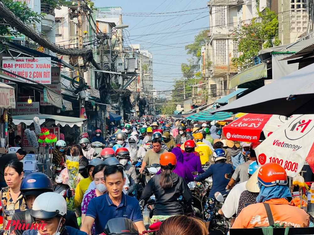 Ghi nhận của phóng viên sáng mùng 10 tháng giêng, tại phía sau chợ Bà Chiểu