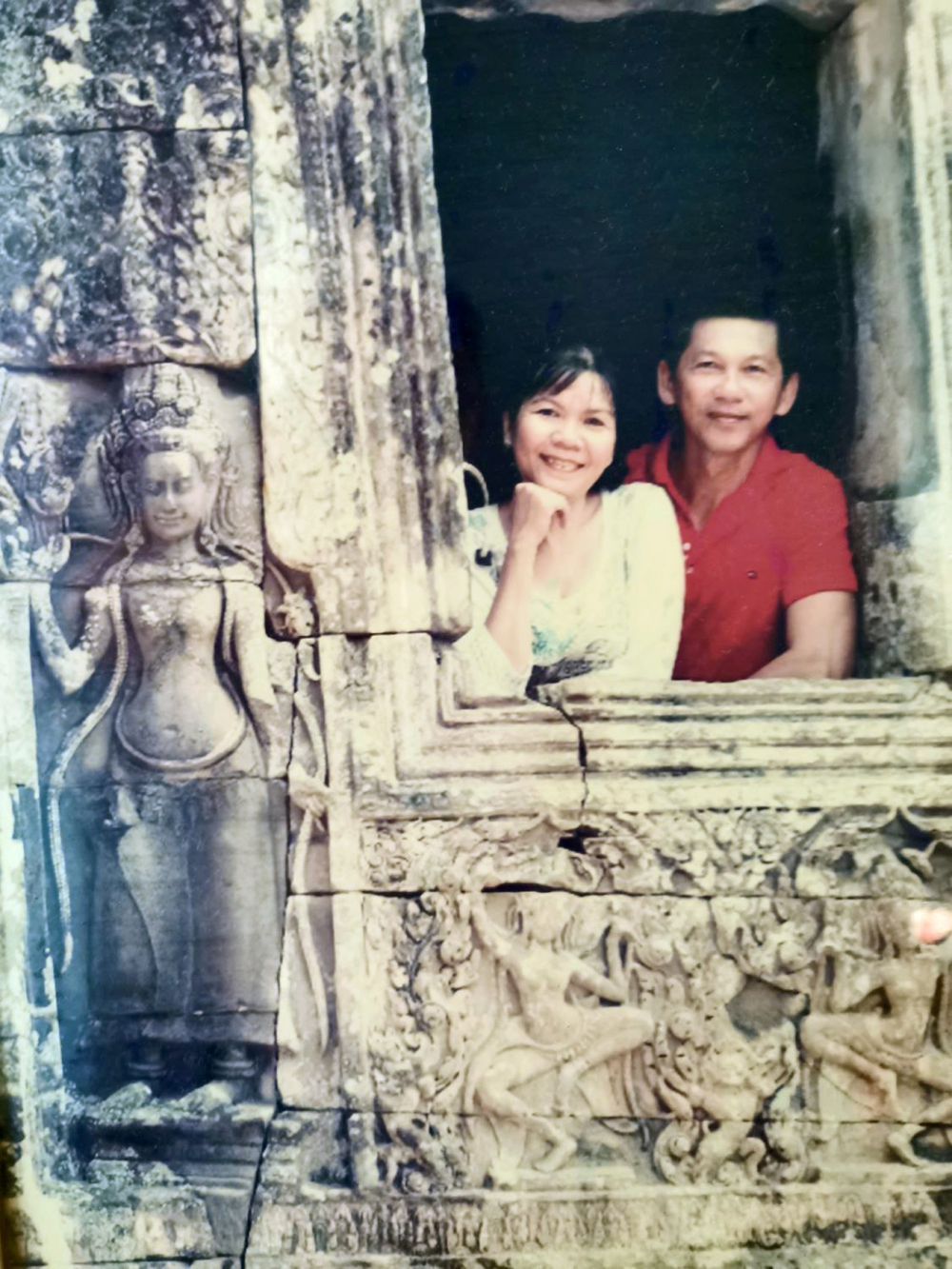 Vợ chồng tác giả du lịch Angkor Wat, năm 2012