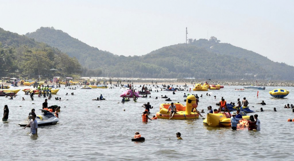 Rất đông du khách trong và ngoài nước đến đảo ngọc Phú Quốc trong dịp đầu năm mới