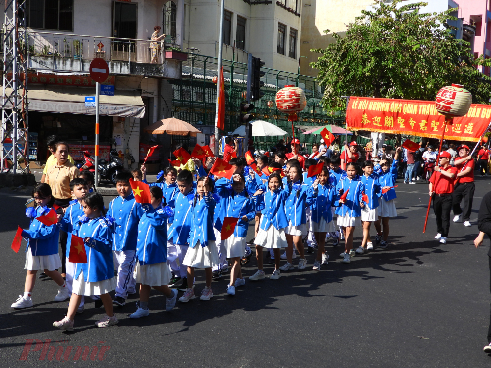 Học sinh trường tiểu học Chính Nghĩa Q.5 tham gia đoàn diễu hành