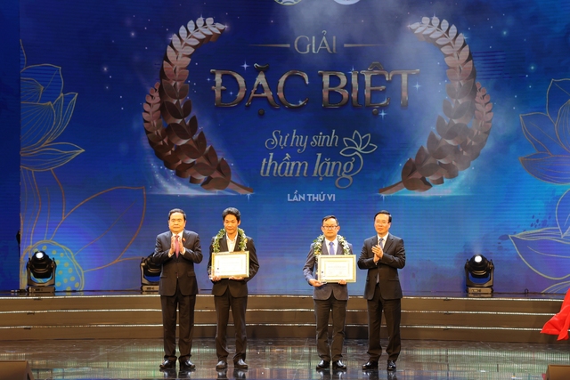 Chủ tịch nước Võ Văn Thưởng trao giải đặc biệt cho 