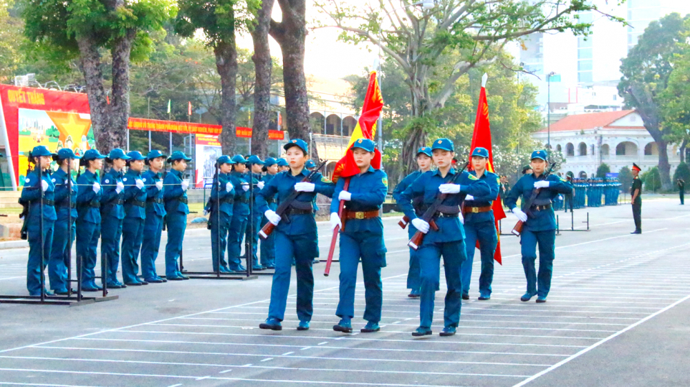 Tại Bộ Tư lệnh TPHCM, các nữ dân quân đang khổ luyện cho cuộc diễu binh, diễu hành kỷ niệm 70 năm chiến thắng Điện Biên Phủ (7/5/1954 - 7/5/2024)