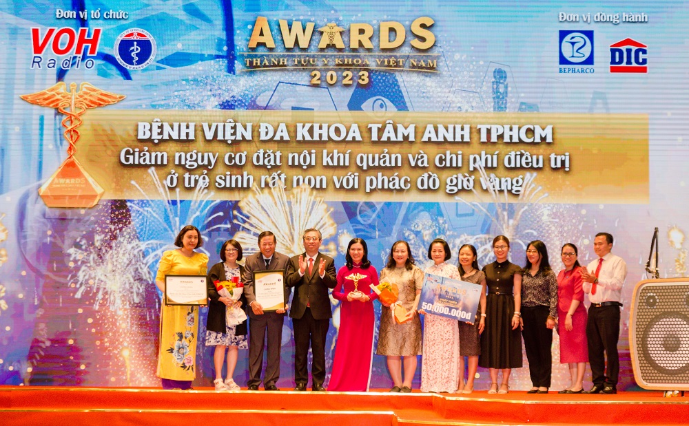 Phác đồ “giờ vàng” được tôn vinh giải thưởng thành tựu y khoa Việt Nam do Sở Y tế TPHCM phối hợp Đài Tiếng nói Nhân dân TPHCM tổ chức đêm 26/2 - Ảnh: Ban tổ chức