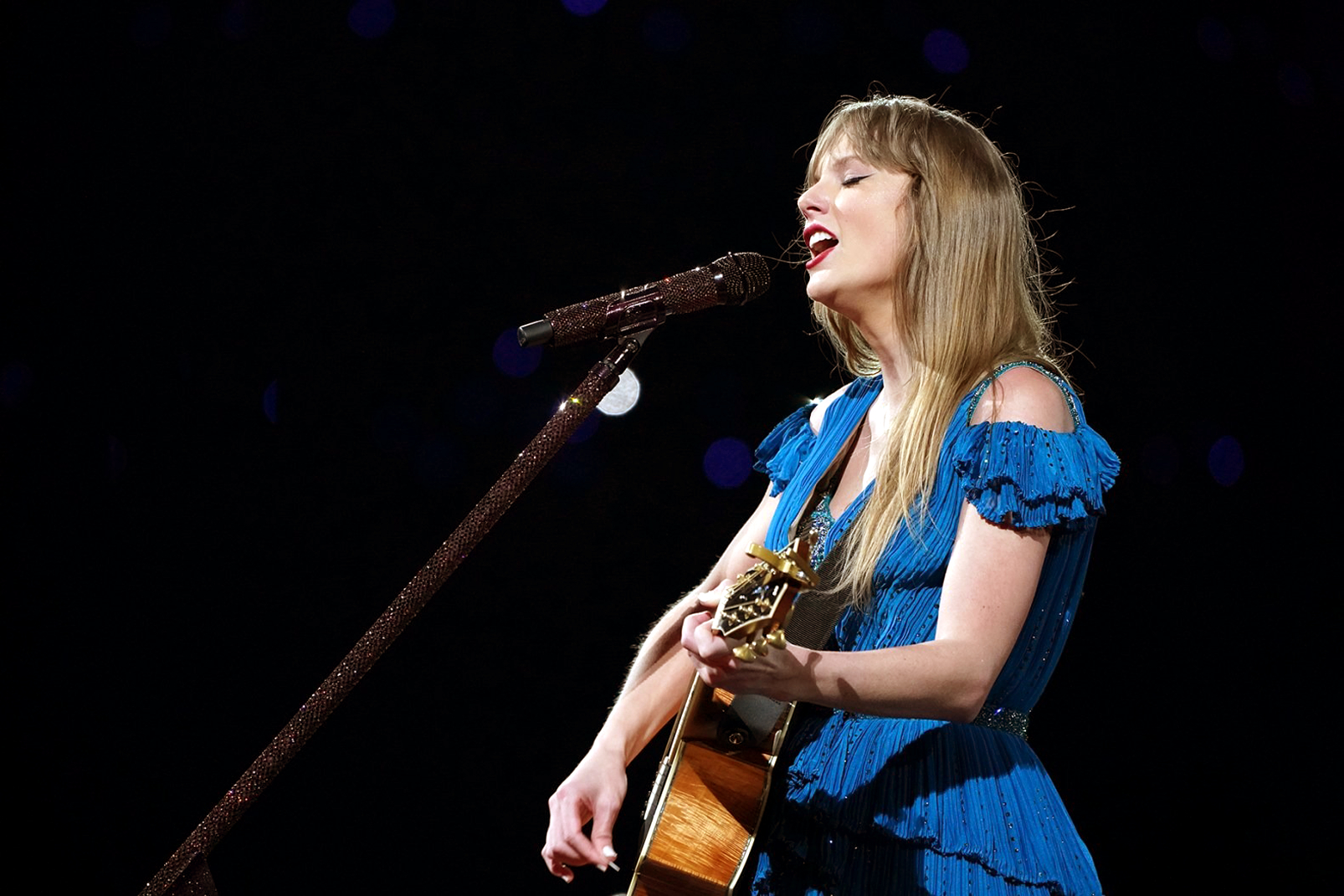 Taylor Swift biểu diễn trong khuôn khổ The Eras Tour tại Nhật Bản - Nguồn ảnh: Rolling Stone