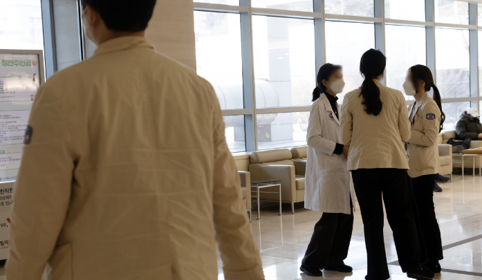 Gần 9.000 bác sĩ Hàn Quốc đã đình công để phản đối chính phủ tăng chỉ tiêu tuyển sinh sinh viên y khoa