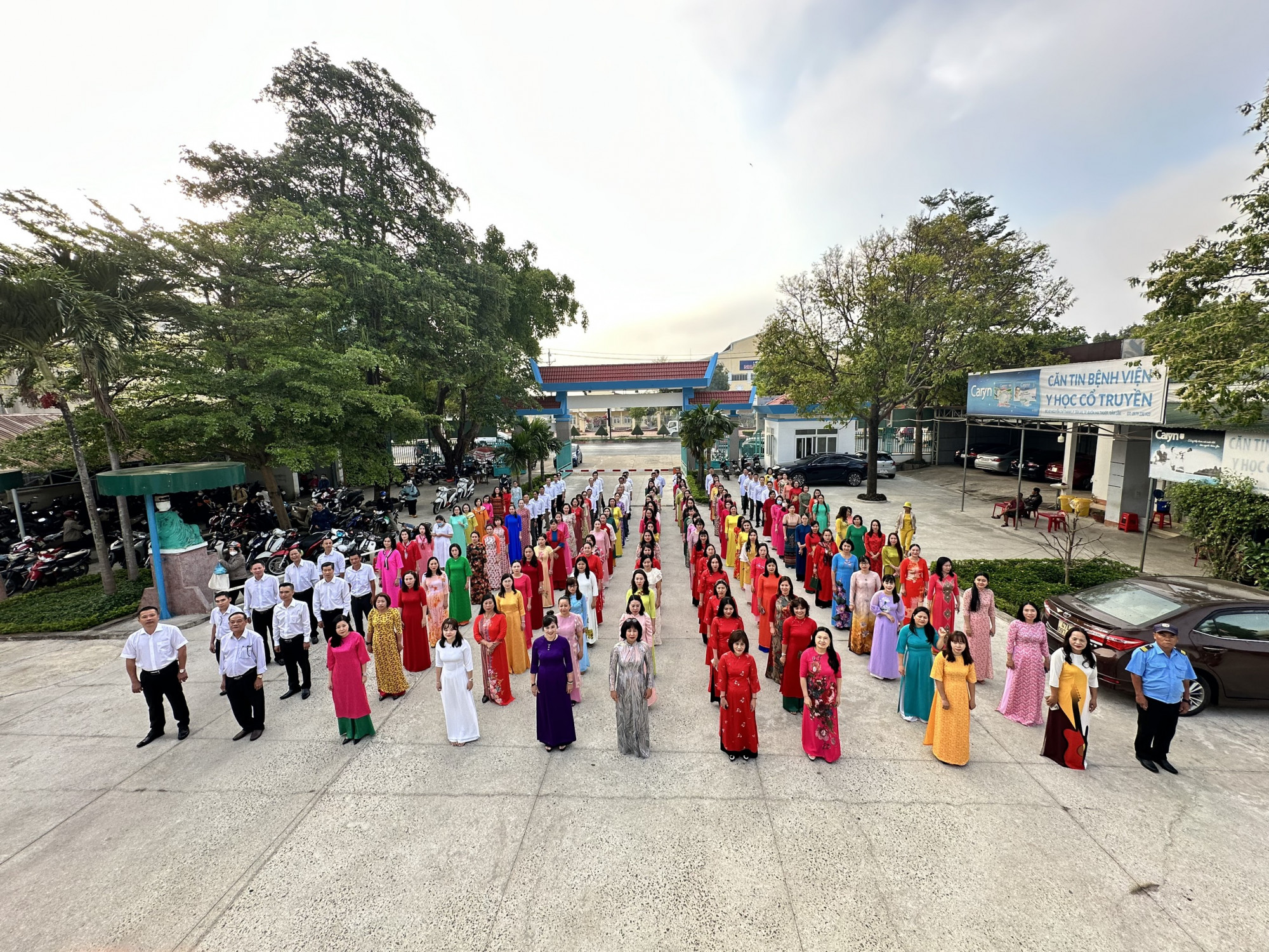 Nữ đoàn viên, công chức, viên chức, lao động trong toàn ngành tham gia hưởng ứng Tuần lễ áo dài Việt Nam từ ngày 1-8/3/2024.