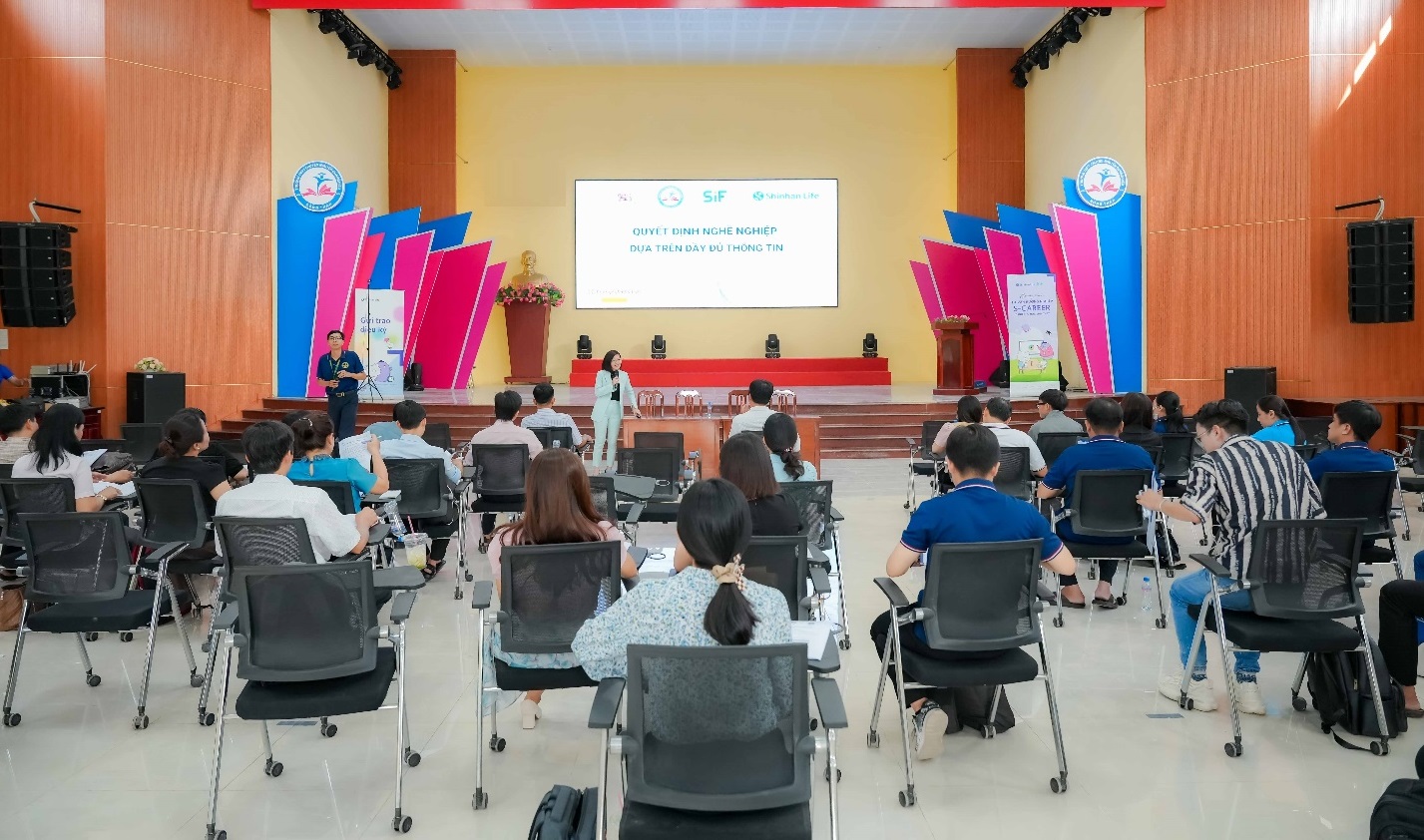 Chương trình S-Career đầu tiên được tổ chức tại Đồng Tháp - Ảnh: Shinhan Life Việt Nam