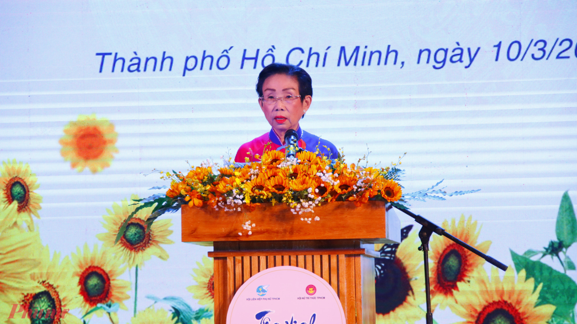 PGS.TS Trương Thị Hiền - Chủ tịch Hội Nữ trí thức TPHCM phát biểu tại buổi lễ.