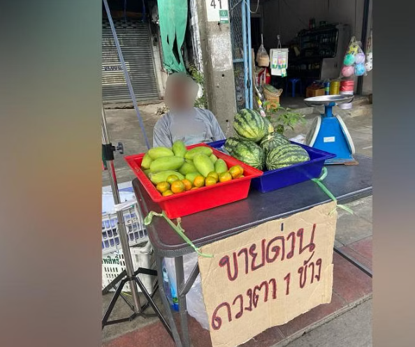 Câu chuyện về một người đàn ông bán trái cây Thái Lan 57 tuổi ở Bangkok đã gợi ý hiến một bên mắt của mình để có khoản tiền giải quyết nợ nần đã được lan truyền trên mạng xã hội Thái Lan những ngày qua.