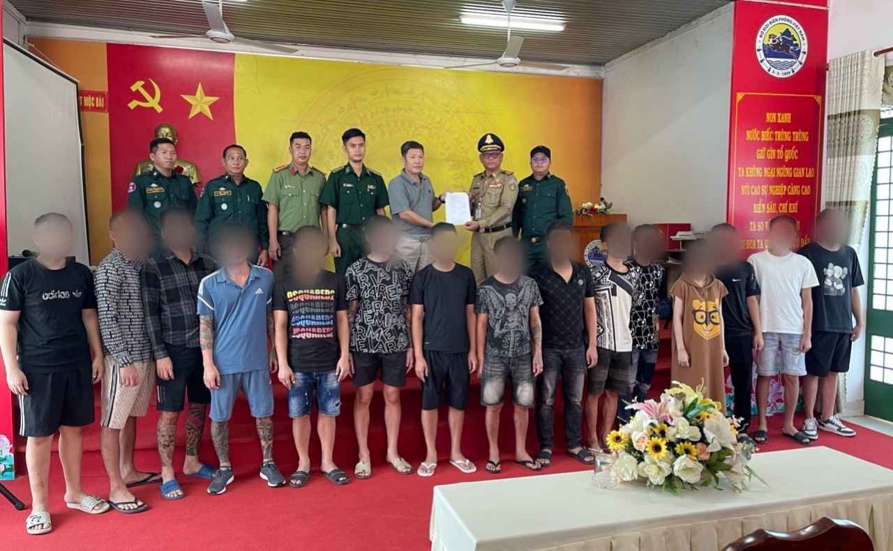 15 công dân Việt Nam bị lừa, cưỡng bức lao động được lực lượng chức năng phía Campuchia trao trả