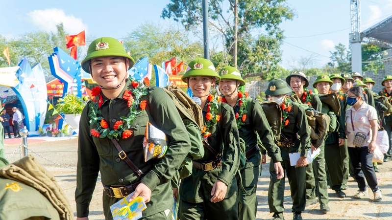 Công dân tỉnh Bà Rịa - Vũng Tàu lên đường nhập ngũ. Ảnh: Báo Đảng Cộng Sản.