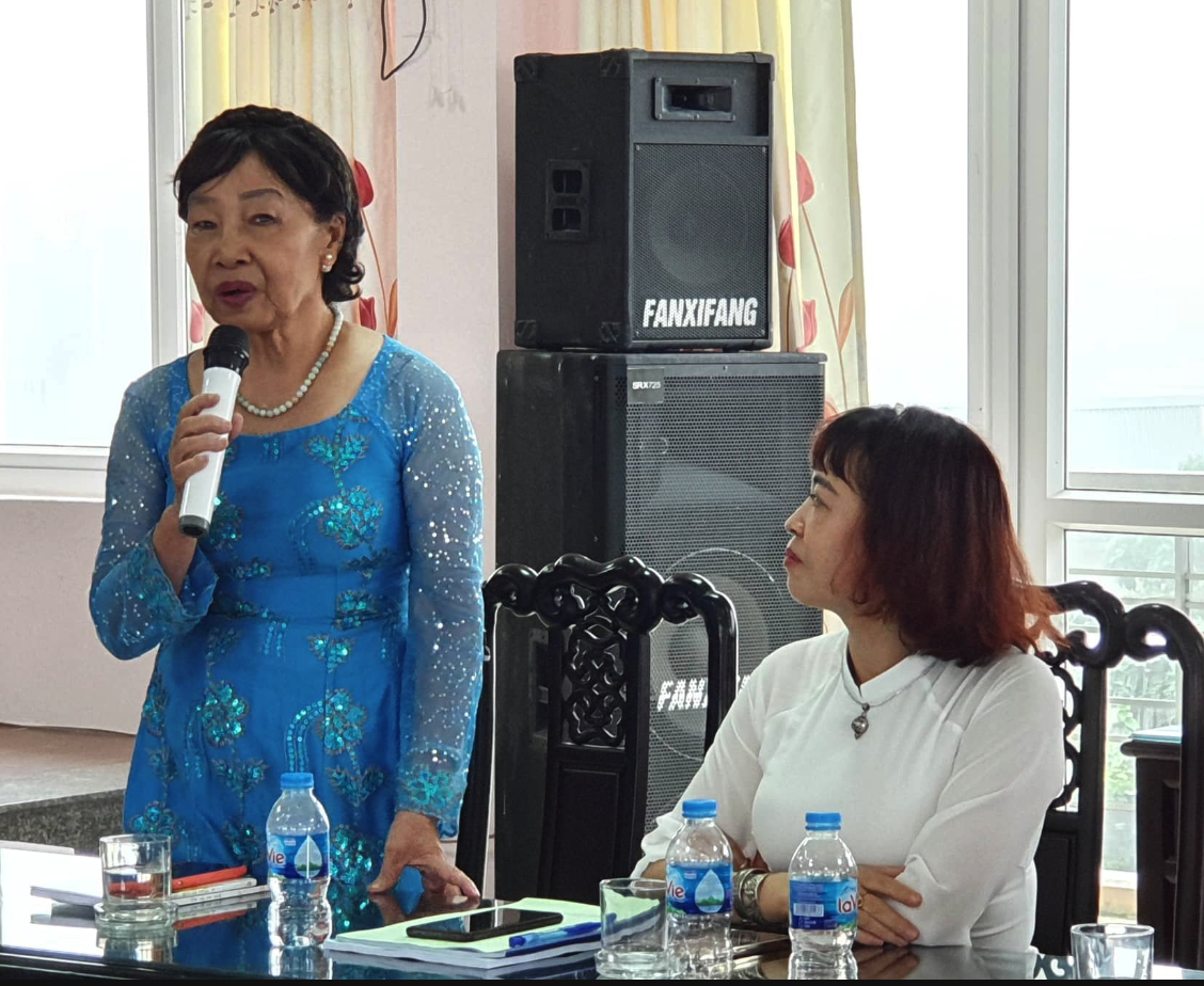 Nhà thơ Phan Thị Thanh Nhàn phát biểu trong một hội thảo khoa học về văn học thiếu nhi (ảnh nhân vật cung cấp)