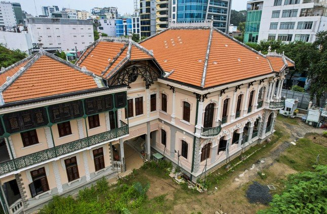 Bà Lan Trương Mỹ Lan đã cho trùng tu lại theo nguyên bản vào năm 2019