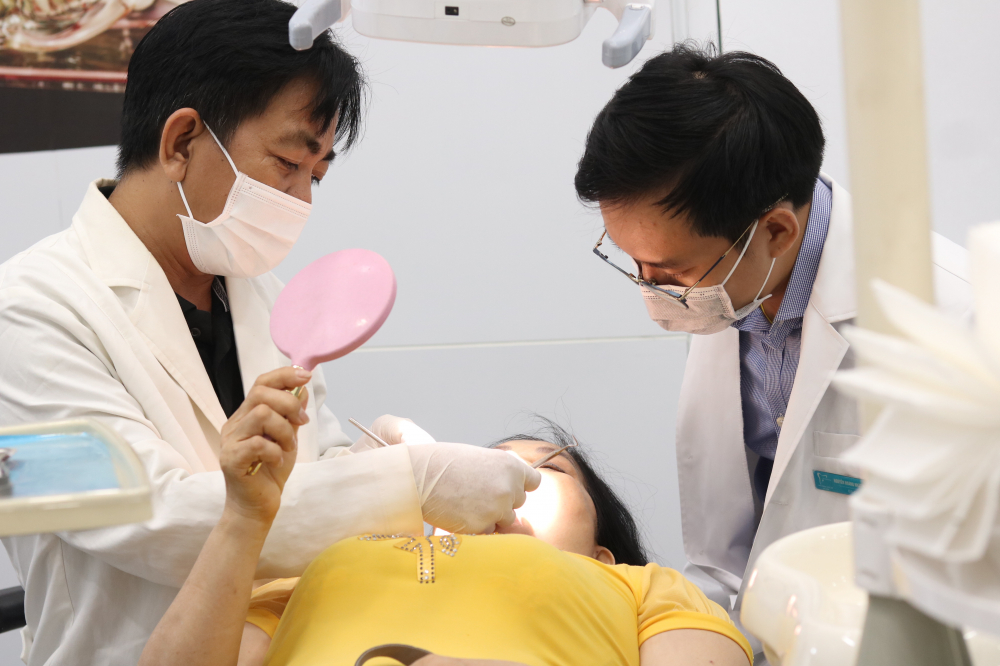Trong buổi sáng đầu tiên, 19/3, đã có nhiều trường hợp được bác sĩ điều trị các bệnh về răng.