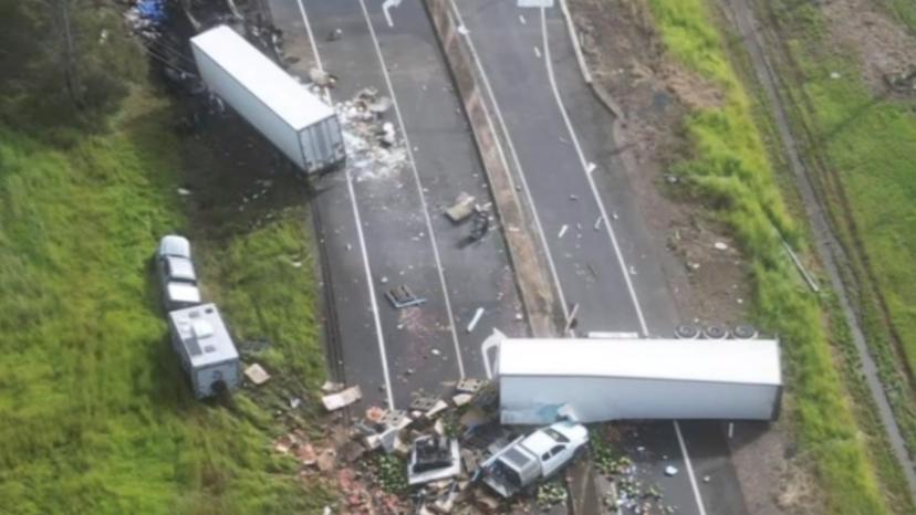 Tai nạn liên hoàn trên đường cao tốc ở bang Queensland - Ảnh: 7 News 