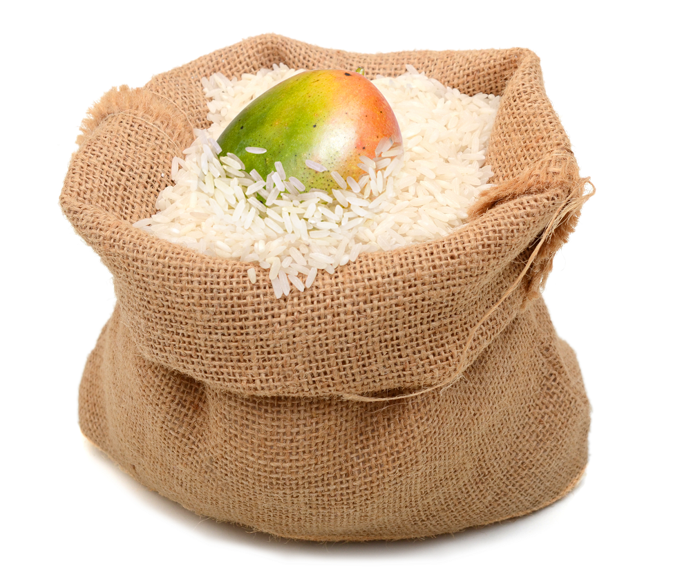 Ủ trái cây trong thùng gạo giúp chín đều, ngọt mềm