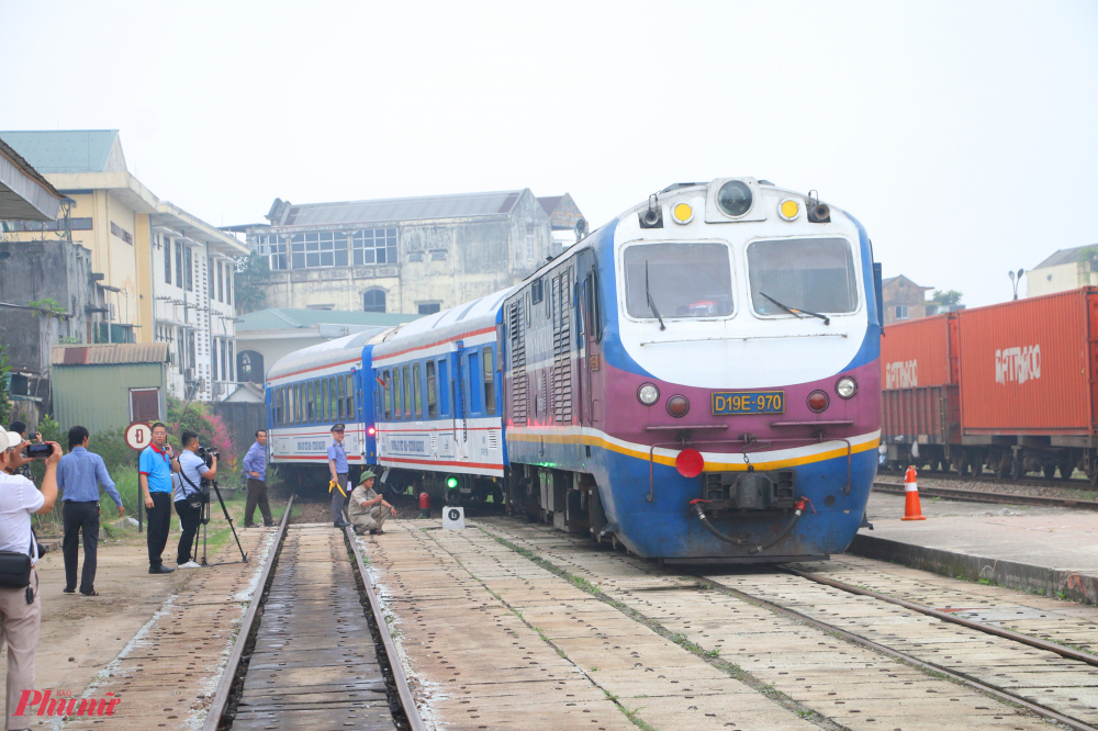 Đoàn tàu này do Tổng công ty Đường sắt Việt Nam phối hợp với UBND tỉnh Thừa Thiên-Huế và UBND TP.Đà Nẵng tổ chức khai thác theo hình thức kinh doanh vận tải kết hợp khai thác dịch vụ du lịch