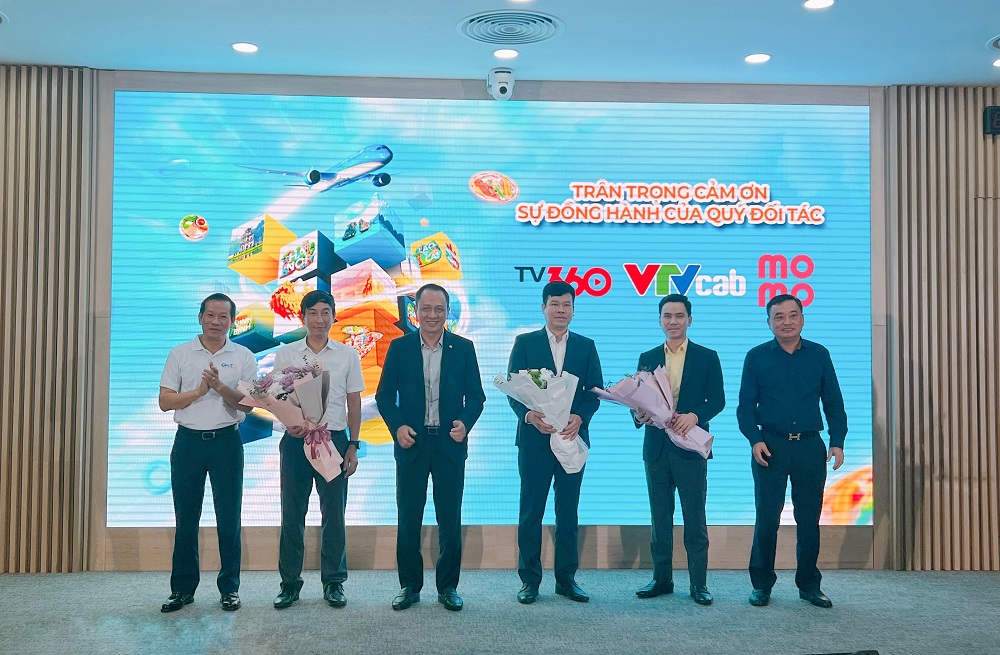 Các đối tác TV360, VTVcab và Momo đồng hành cùng One S - Ảnh: Vietnam Airlines