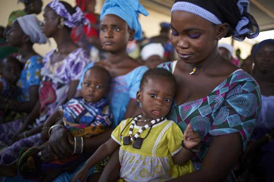 Với nhiều trẻ em gái ở Gambia, FGM vẫn là nỗi ám ảnh thưởng trực dù luật cấm thực hành hủ tục này đã có hiệu lực từ năm 2015. (Ảnh: UNICEF)