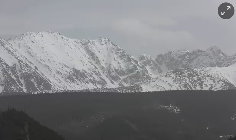 Tốc độ gió trên đỉnh núi Tatra thậm chí còn lên đến 155 km/h.