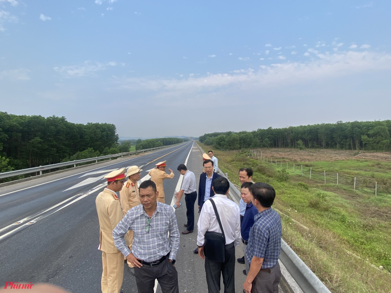Lãnh đạo Cục đường bộ, Ban ATGT kiểm tra cao tốc Cam Lộ- La Sơn