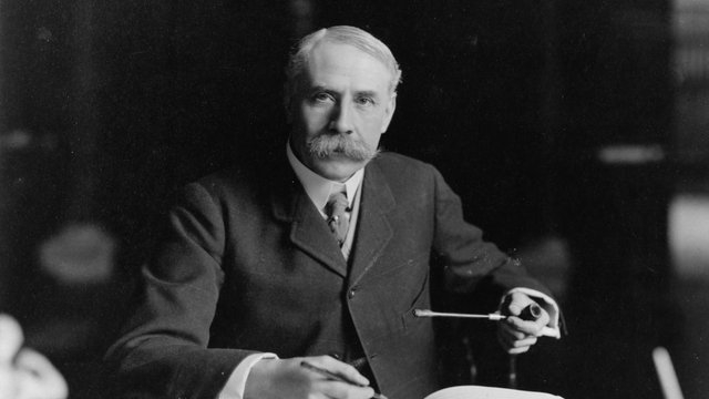 Không ít người ca ngợi Edward Elgar như bậc thầy của giao hưởng và được lịch sử âm nhạc ghi nhận là một trong những nhà soạn nhạc lẫy lừng nhất thời kỳ lãng mạn. 