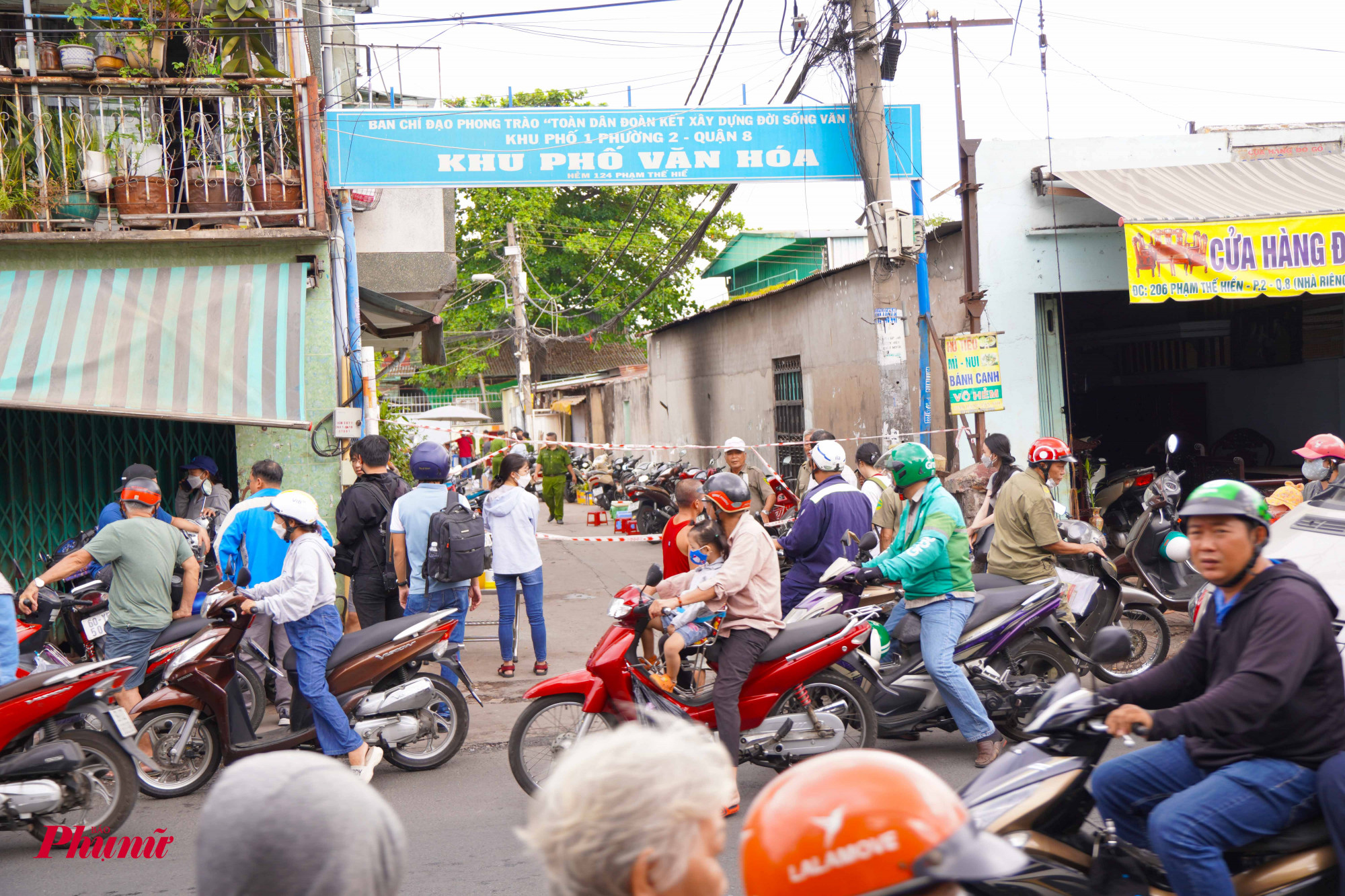 Rất đông lực lượng làm nhiệm vụ an ninh, kiểm 