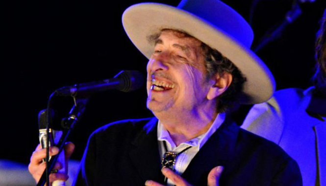 Ca  sĩĩ, nhạc sĩ Bob Dylan đã đoạt giải Nobel văn học năm 2016 