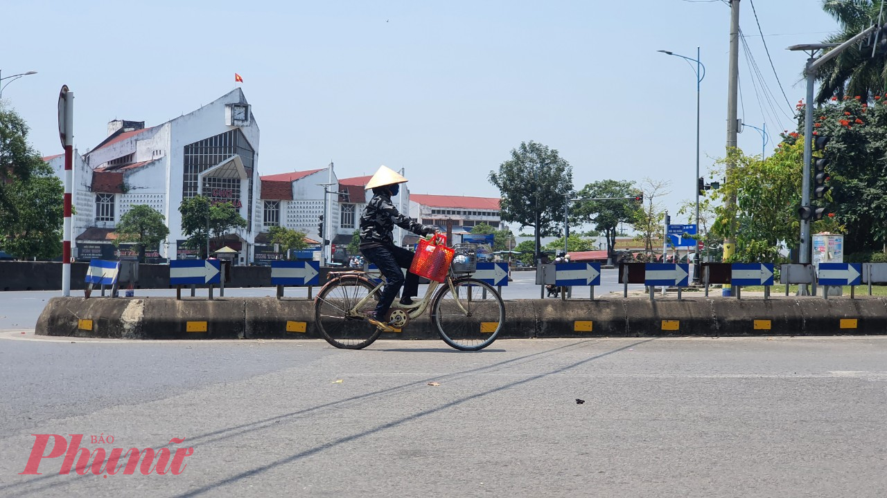 Các chuyên gia cảnh báo, nắng nóng còn có thể gây tình trạng mất nước, kiệt sức, đột quỵ do sốc nhiệt đối với cơ thể người khi tiếp xúc lâu với nền nhiệt độ cao.  