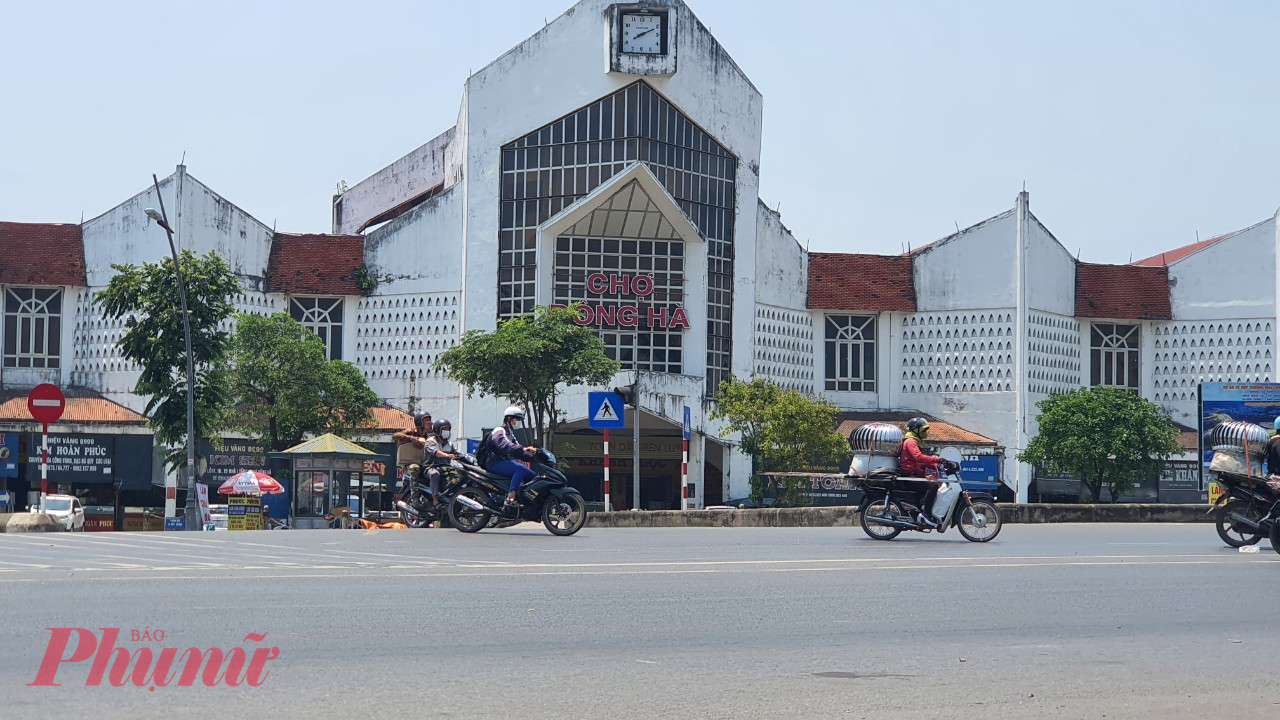 Ghi nhận tại tỉnh Quảng Trị, thời tiết nhiều ngày qua nắng nóng rất gay gắt, nền nhiệt độ ngoài trời và nền đường nhiều khi vượt ngơngx 40 độ C