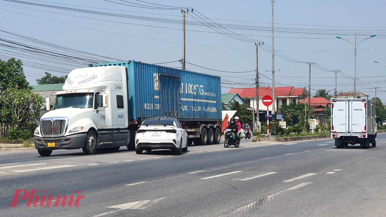 Vấn đề xe container, xe tải lớn, xe khách chạy qua các khu vực đông dân cư gây ra nhiều vụ tai nạn giao thông trước đây khiến chính quyền tỉnh Quảng Trị quan ngại sẽ lặp lại.