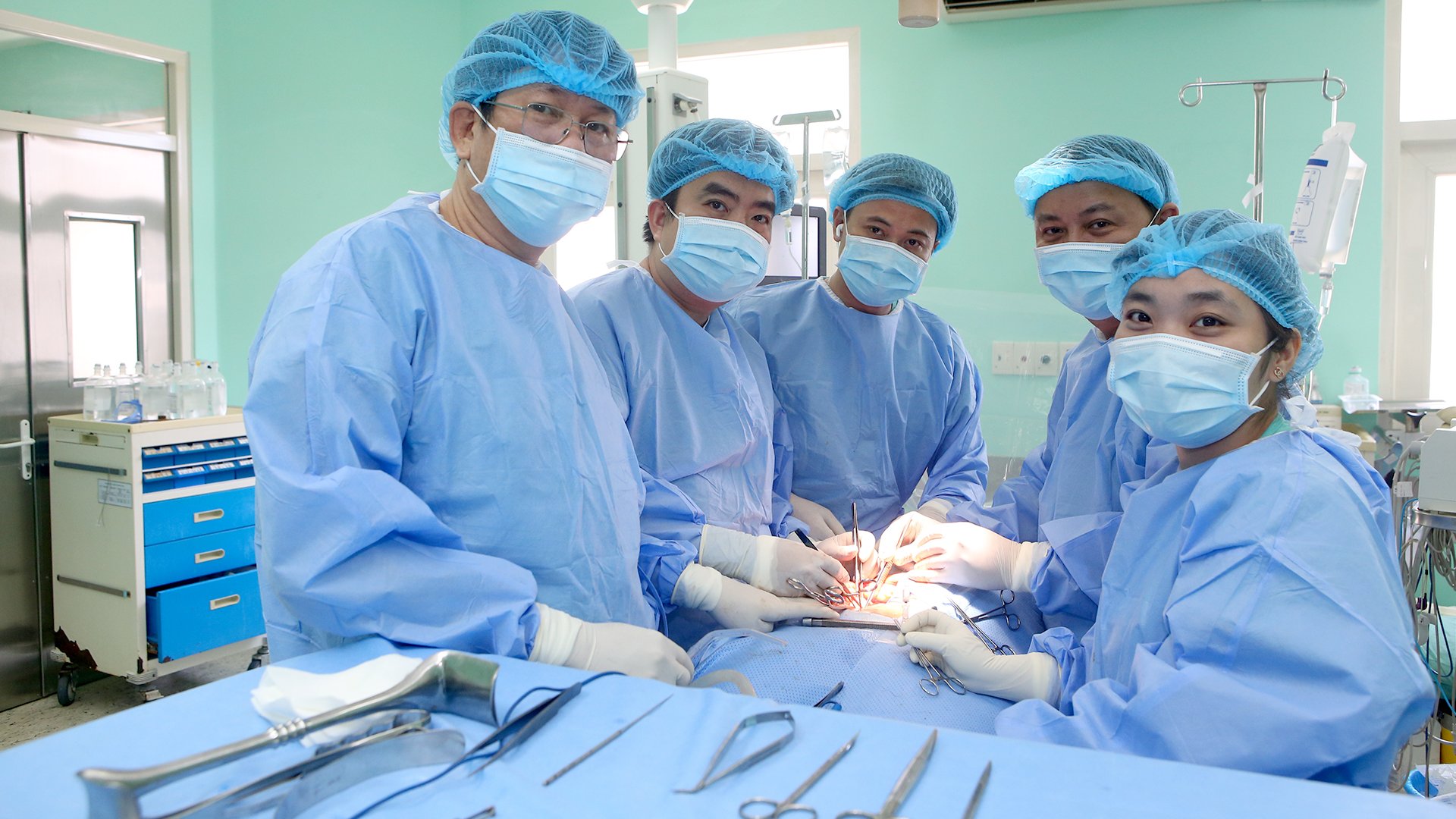 Ê kíp thực hiện ghép tạng tại Bệnh viện Trung ương Huế