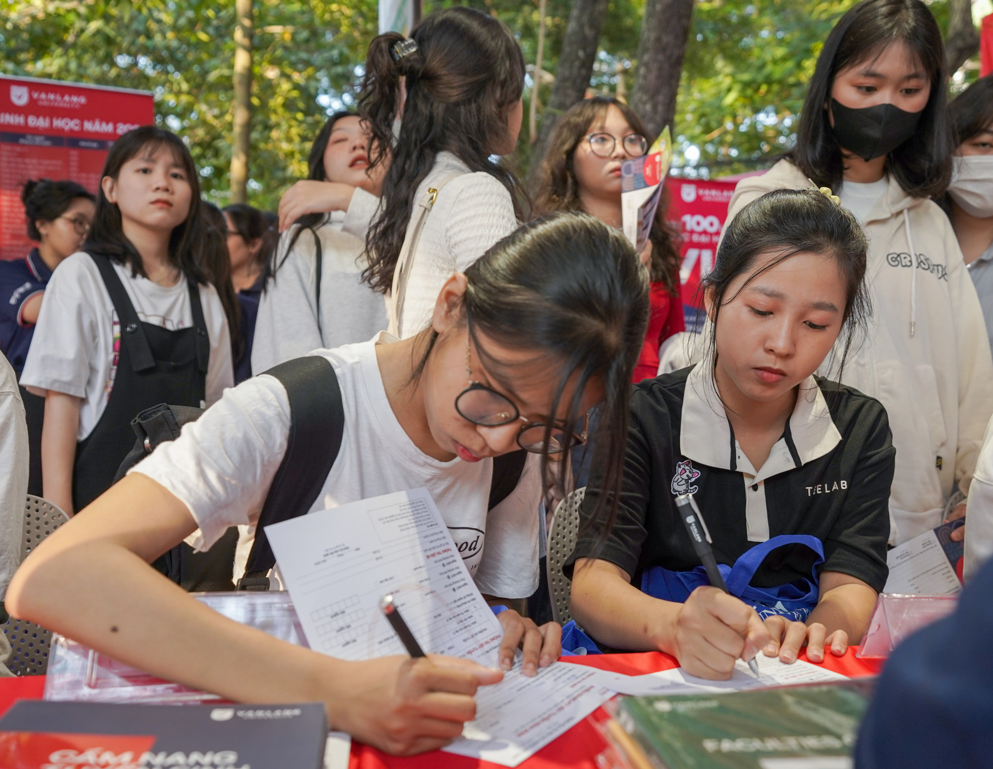 Thí sinh tìm hiểu ngành học và đăng ký xét tuyển sớm vào 