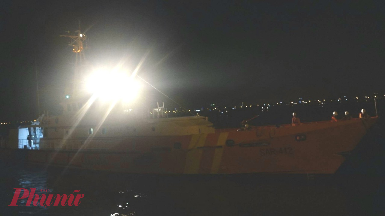 Tàu SAR 412 xuất bến ra biển cứu nạn