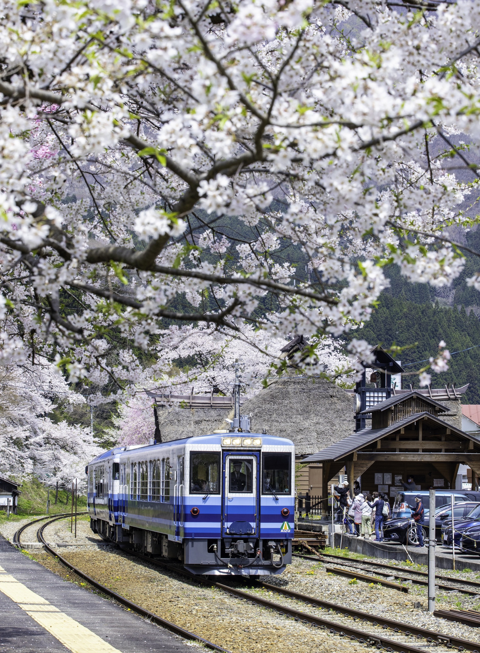 Ngoài ngắm hoa anh đào, đến Fukushima, du khách còn được khám phá các danh thắng tuyệt đẹp, những công trình kiến trúc truyền thống, trải nghiệm Drift Taxi...