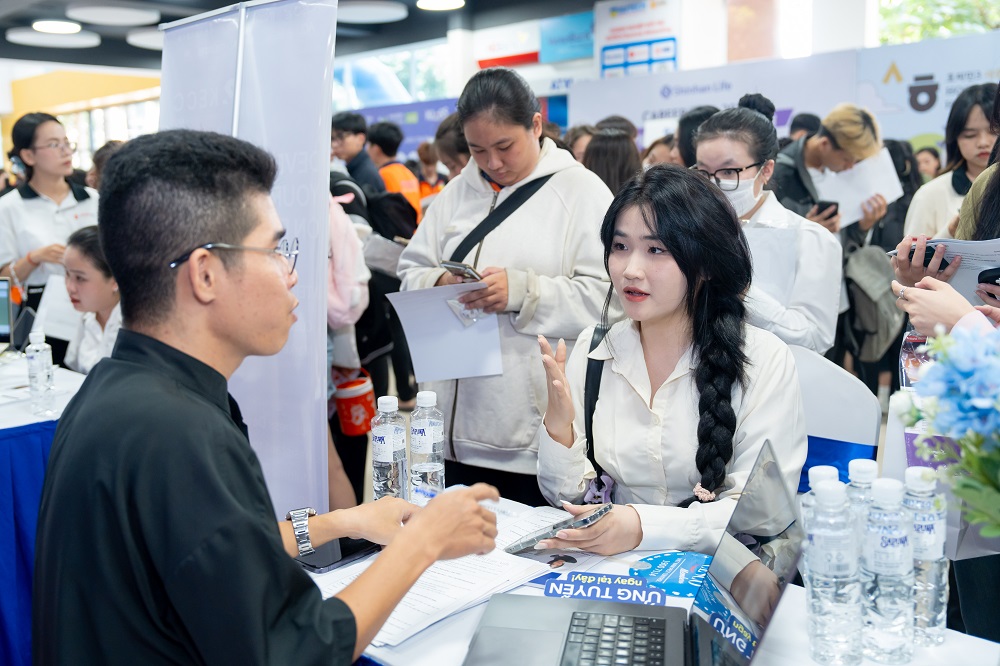 KOREA JOB FAIR 2024 là dịp để các doanh nghiệp tìm kiếm những cộng sự tiềm năng - Ảnh: HUTECH
