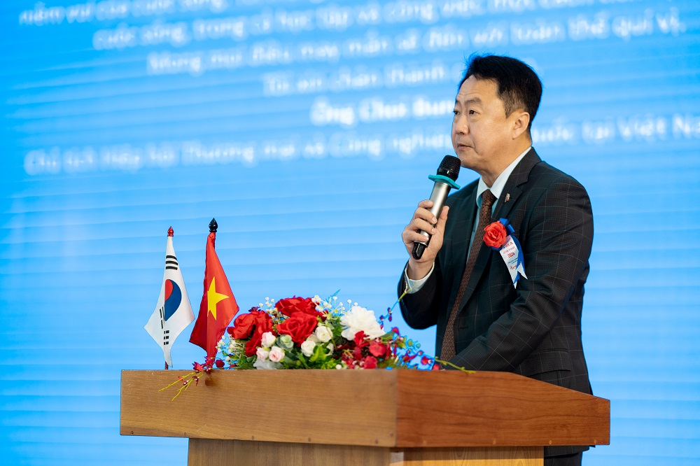 Ông Choi Bundo nhấn mạnh về tầm quan trọng của ngày hội việc làm đối với doanh nghiệp Hàn Quốc và sinh viên HUTECH - Ảnh: HUTECH
