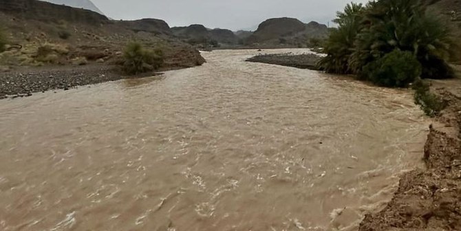 Mưa lớn gây lũ quét ở Oman.