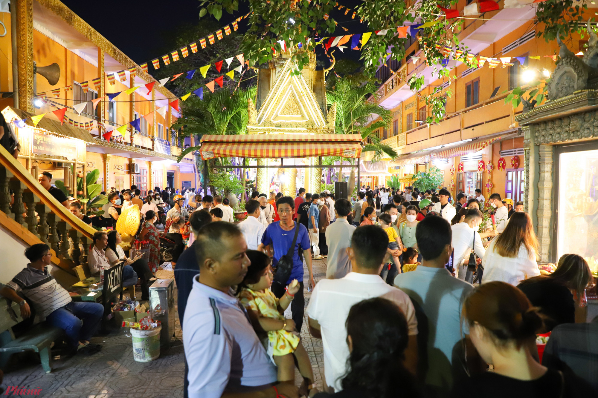 Tại TPHCM, chùa diễn ra ở chùa Candaransi (quận 3) trong 5 ngày, từ ngày 12 đến ngày 16/4. Mỗi ngày sẽ có những hoạt động khác nhau 