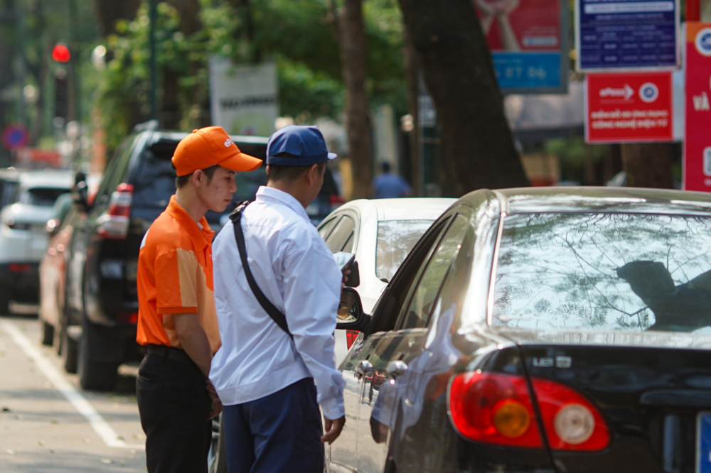 Công ty TNHH Một thành viên Khai thác điểm đỗ xe Hà Nội, việc ứng dụng công nghệ thông minh quản lý, điều hành thu phí tại các bãi đỗ xe nhằm góp phần xây dựng hệ thống giao thông thông minh, thành phố thông minh.