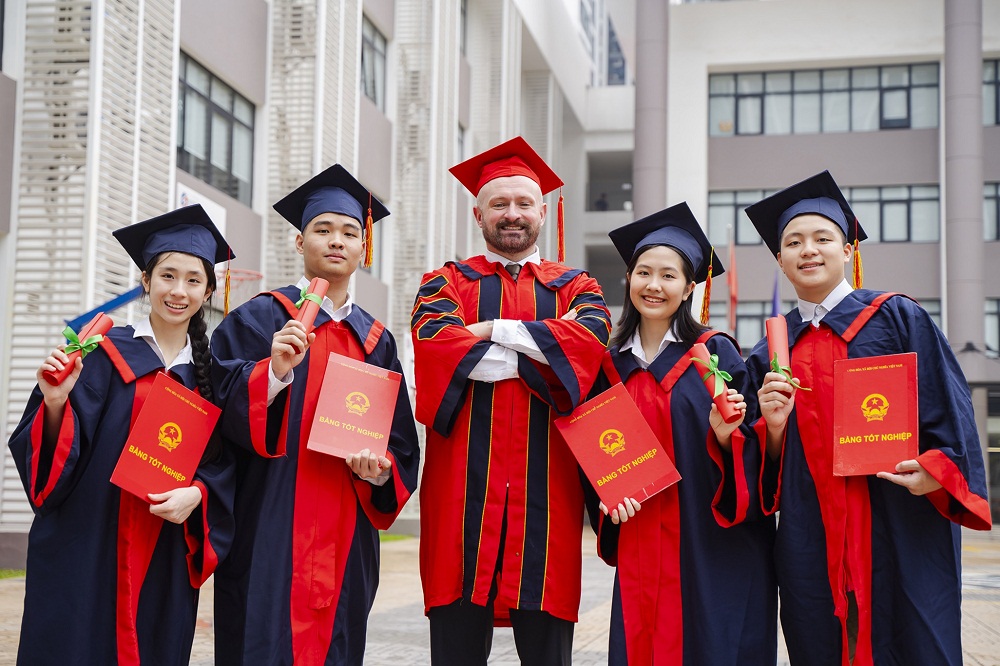 Học sinh Vinschool chứng tỏ bản lĩnh, trí tuệ và khả năng lãnh đạo với nhiều giải thưởng, học bổng xuất sắc và kết quả ứng tuyển đại học ấn tượng - Ảnh: Vinschool