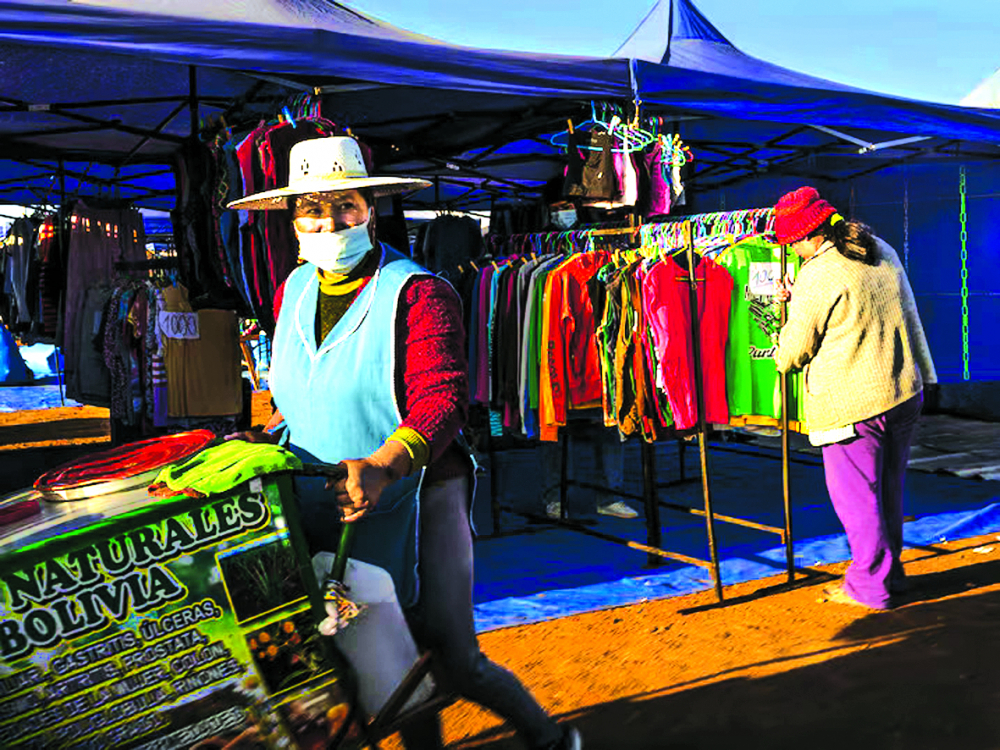 Quần áo cũ được bày bán ở La Quebradilla - ẢNH: TAMARA MERINO