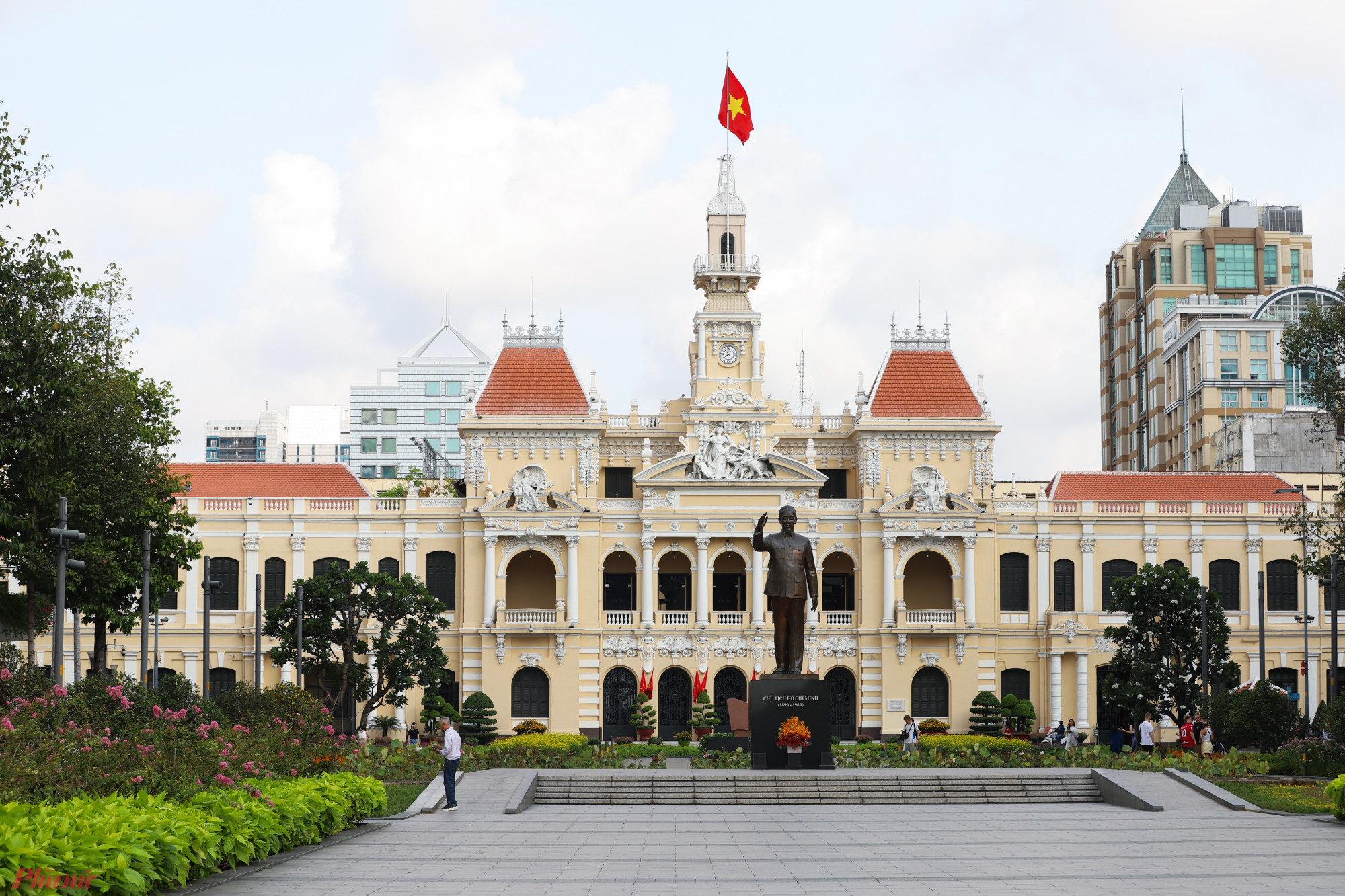 Sáng 18/4 (mùng 10/3 âm lịch), trung tâm thành phố trở nên yên bình trong ngày người dân được nghỉ lễ giổ Tổ.